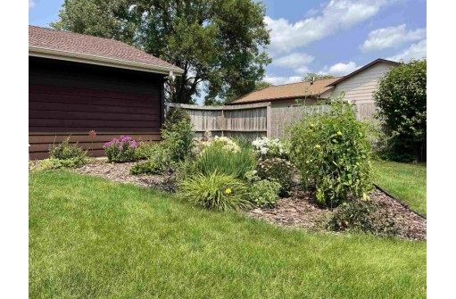 916 Blayden Drive, Janesville, WI 53546