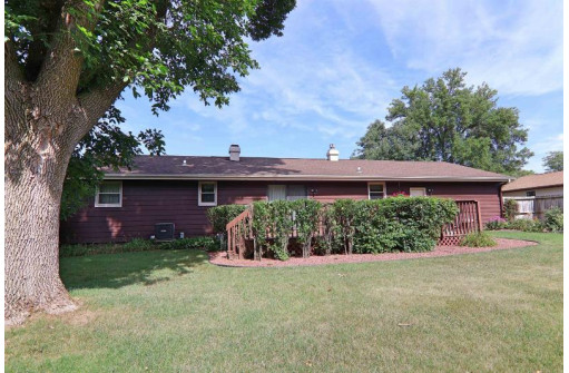 916 Blayden Drive, Janesville, WI 53546