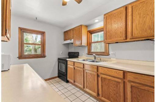 1736 Schlimgen Avenue, Madison, WI 53704