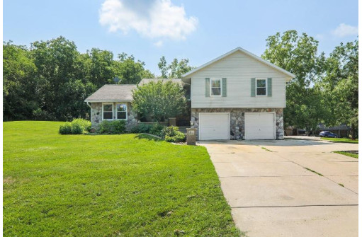 W2945 Green Isle Drive, Fort Atkinson, WI 53538