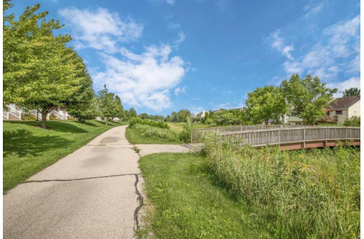 55 S Gardens Way, Fitchburg, WI 53711