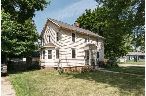 921 N Garfield Avenue, Janesville, WI 53545