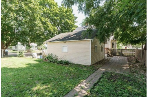 921 N Garfield Avenue, Janesville, WI 53545