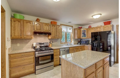 W10885 Tipperary Road, Poynette, WI 53955