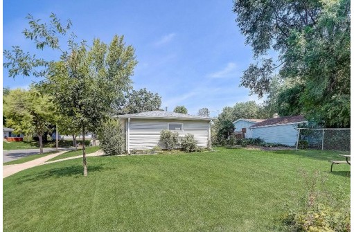 1901 Shelley Lane, Madison, WI 53704