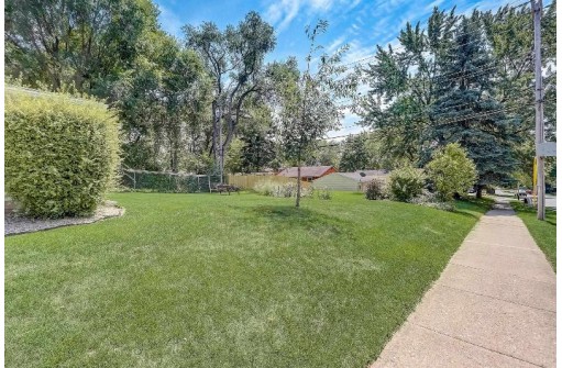 1901 Shelley Lane, Madison, WI 53704