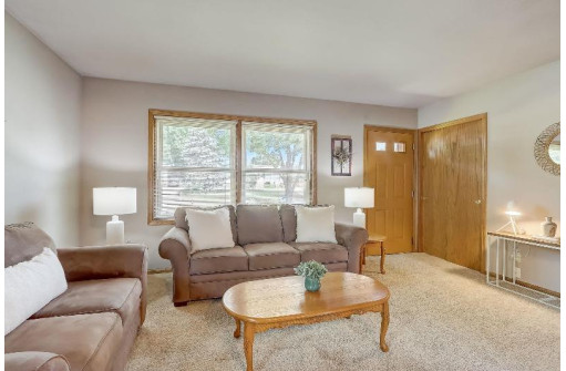 1901 Shelley Lane, Madison, WI 53704