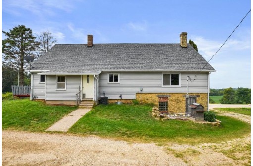 1096 County Road H, Mount Horeb, WI 53572