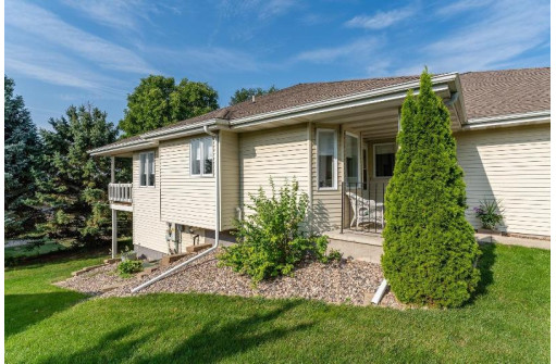 882 Iroquois Circle, Baraboo, WI 53913