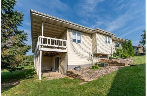 882 Iroquois Circle, Baraboo, WI 53913