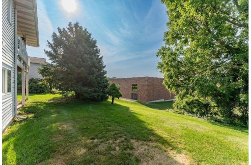 882 Iroquois Circle, Baraboo, WI 53913