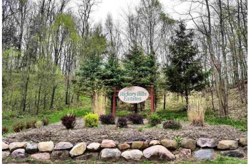 66 Wild Turkey Road, Baraboo, WI 53913