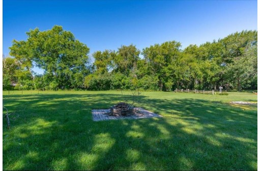 11529 N Maple Drive, Edgerton, WI 53534