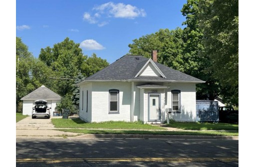 1009 W Wisconsin Street, Portage, WI 53901