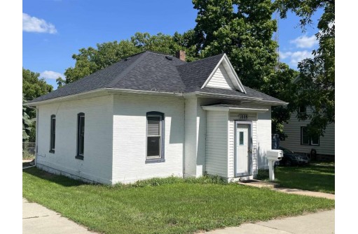 1009 W Wisconsin Street, Portage, WI 53901