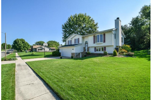 805 N Division Street, Waunakee, WI 53597