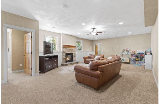 1244 E Bayview Court, Edgerton, WI 53534