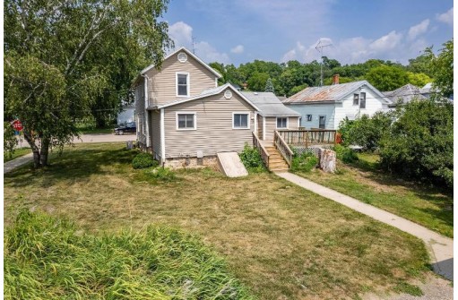 421 8th Avenue, Baraboo, WI 53913