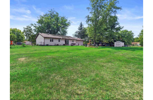 4710 W Greenfield Road, Janesville, WI 53548