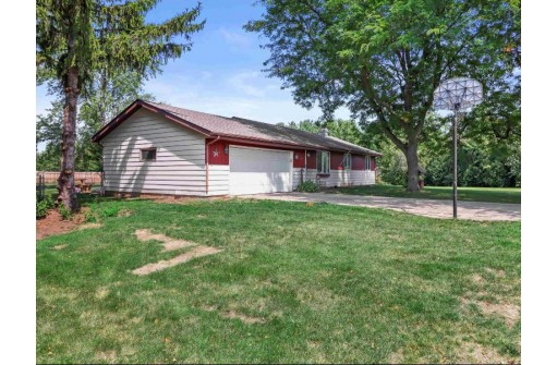 4710 W Greenfield Road, Janesville, WI 53548