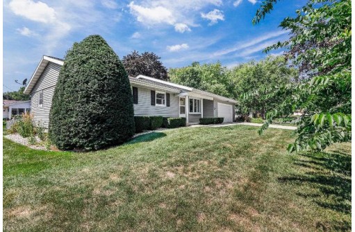 499 Hyland Drive, Stoughton, WI 53589