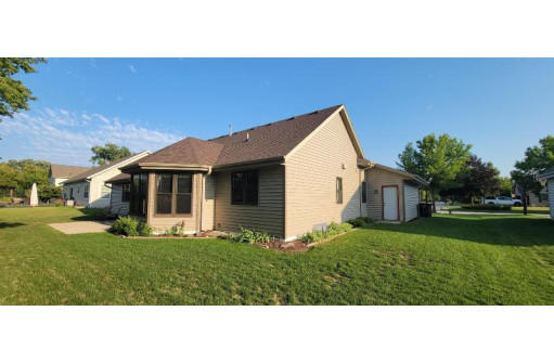 12190 W Barnard Ave Avenue, Greenfield, WI 53228