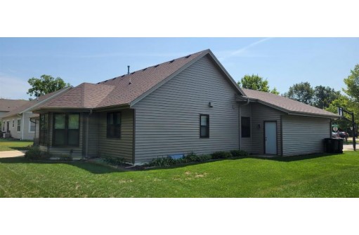 12190 W Barnard Ave Avenue, Greenfield, WI 53228