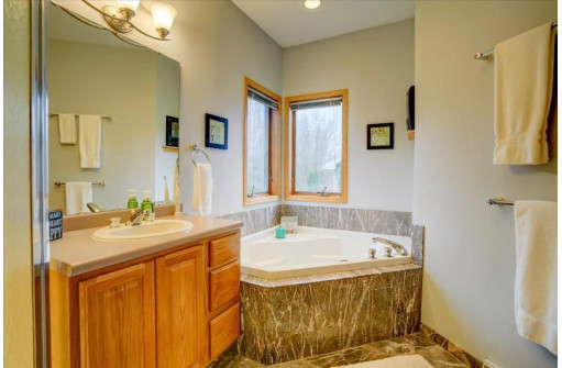 1601 Wimbleton Way, Waunakee, WI 53597