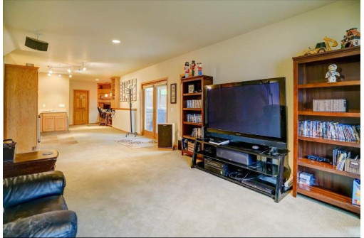 1601 Wimbleton Way, Waunakee, WI 53597