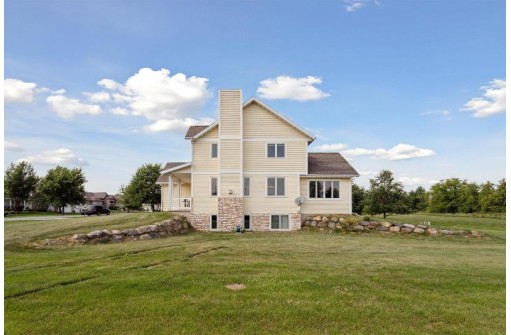 6420 Nature Valley Drive, Waunakee, WI 53597