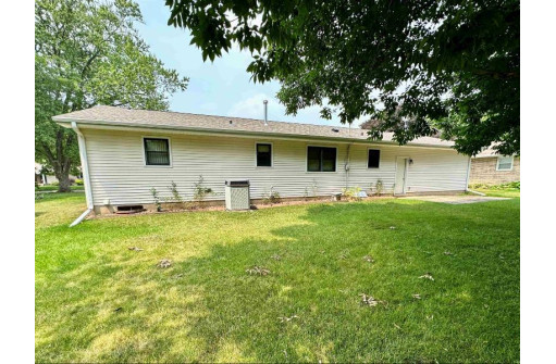 2222 N Lexington Drive, Janesville, WI 53545