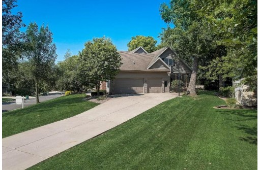 5911 Oak Hollow Drive, McFarland, WI 53558