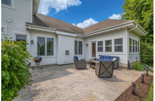 607 Pleasant Valley Parkway, Waunakee, WI 53597