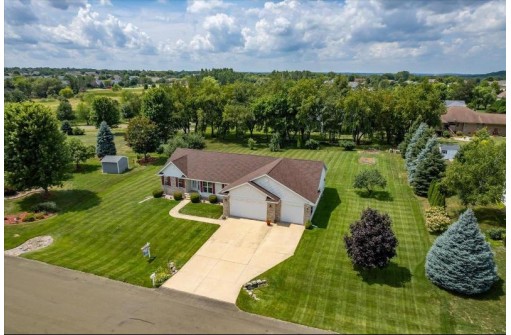 6273 Irving Drive, Sun Prairie, WI 53590-9585