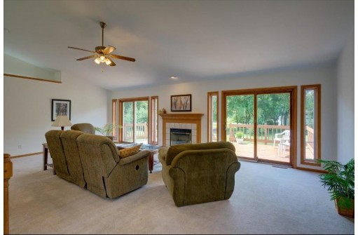 6273 Irving Drive, Sun Prairie, WI 53590-9585