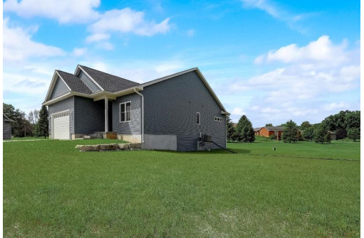 N6745 Clover Lane, Pardeeville, WI 53954