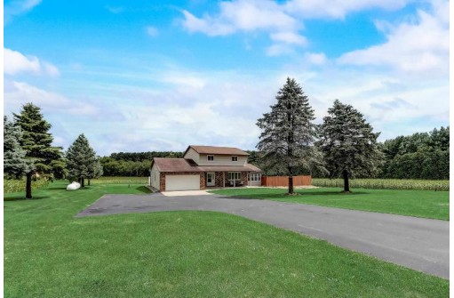 5460 Ridge Road, Marshall, WI 53559