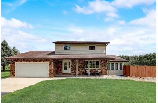 5460 Ridge Road, Marshall, WI 53559