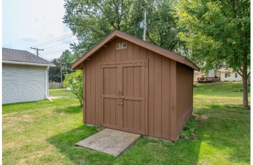 411 Lynn Avenue, Baraboo, WI 53913