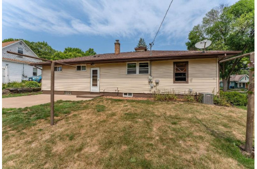 411 Lynn Avenue, Baraboo, WI 53913