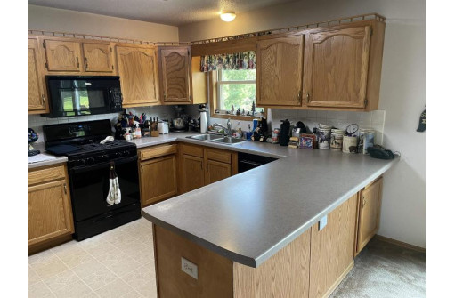 E9704 Pleasant Valley Road, Baraboo, WI 53913