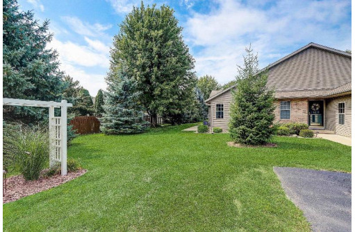 1171 Sawyer Way 12, Sun Prairie, WI 53590