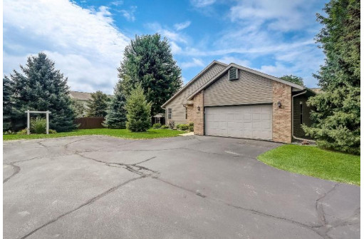 1171 Sawyer Way 12, Sun Prairie, WI 53590