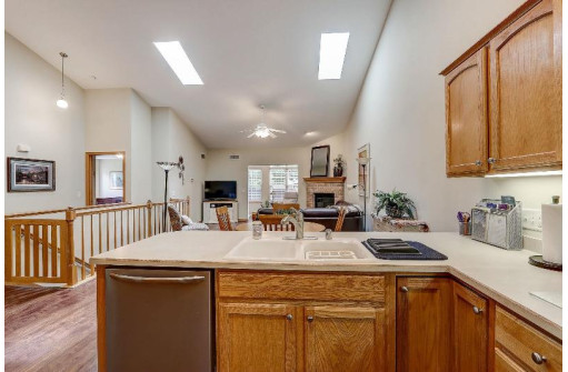 1171 Sawyer Way 12, Sun Prairie, WI 53590