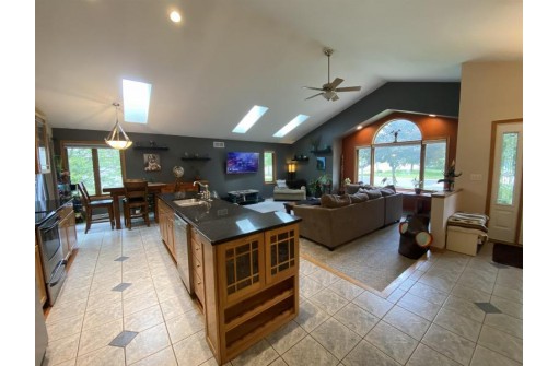 406 Trailside Drive, DeForest, WI 53532