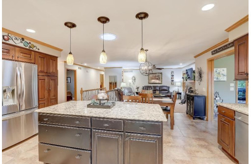 906 N Fairbrook Drive, Waunakee, WI 53597