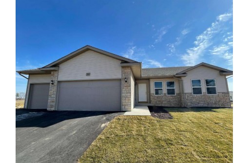 922 Margarets Way, Belleville, WI 53508