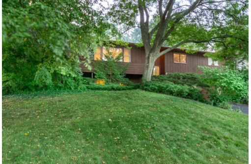 921 Greenwich Drive, Madison, WI 53711