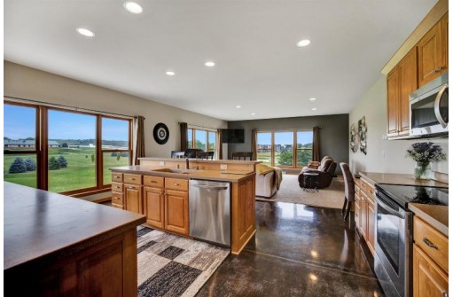 4860 Highwood Circle, Middleton, WI 53562