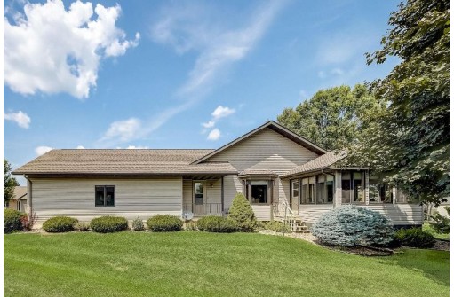 667 Corta Court, Arlington, WI 53911